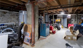 14 Lee Ave, Newport, RI 02840
