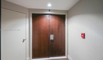 1000 W Island Blvd 504, Aventura, FL 33160