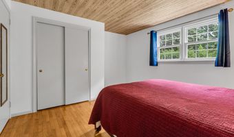 22 College St APT 3, Clinton, CT 06413