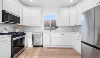 7 Sheffield Ave, Newport, RI 02840