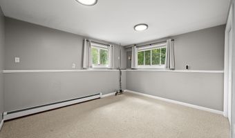 7 Tamarack Dr, Clinton, CT 06413
