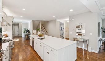 2354 N QUEBEC St, Arlington, VA 22207