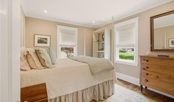 11 Opechee Dr, Barrington, RI 02806