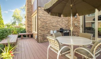 2409 E Greshan Ct, Arlington Heights, IL 60004