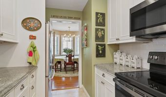 51 Hale Ln 51, Darien, CT 06820