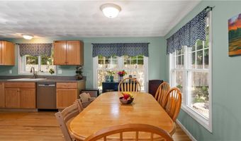 28 Narragansett Rd, Cumberland, RI 02864