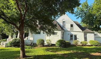 1027 N 4th St, Atchison, KS 66002