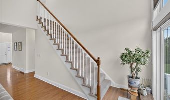 29 Mulberry Dr, Albany, NY 12205