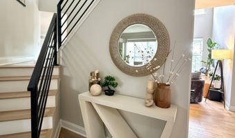 705 N ASHTON St, Alexandria, VA 22312