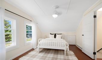 69 Overlook Dr, Warwick, RI 02818