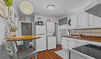 28 Young St, Newport, RI 02840