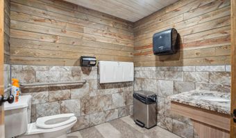 108 W 1st, Dyersville, IA 52040