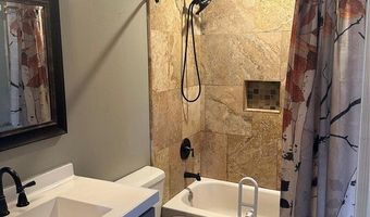 204 Hillsdale Dr, Ballwin, MO 63011