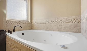 912 Stephanie Ln, Altus, OK 73521