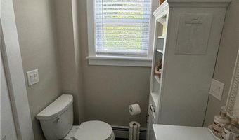 53 Center Ave, Middletown, RI 02842