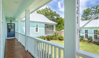121 14th St, Apalachicola, FL 32320