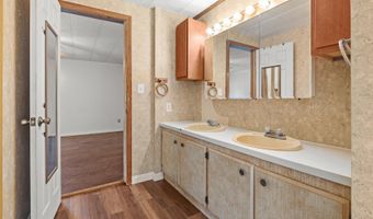 513 Pauline Dr, Bonneau, SC 29431