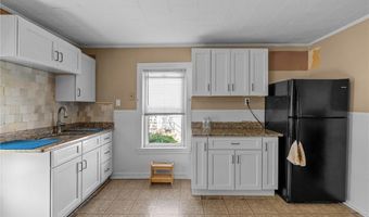 43 Pearl St, Lincoln, RI 02838