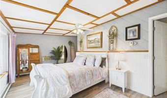 24 E Shore Rd, Narragansett, RI 02882