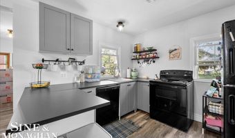 447 Ruskin Dr, Algonac, MI 48001