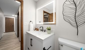1912 E Sylvan Cir, Brandon, SD 57005