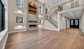 690 Club Dr W, Aurora, OH 44202
