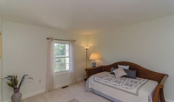 7628 WESTLAKE Ter 74, Bethesda, MD 20817
