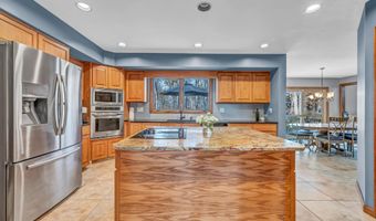 6 Lyndenwood Dr, Brookfield, CT 06804