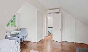 5320 ALBEMARLE St, Bethesda, MD 20816