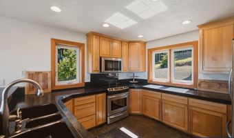 22000 SE Upper Matthews Creek Ln, Amity, OR 97101
