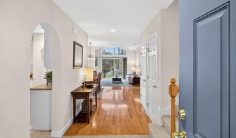 5 Blue Meadow Ct 5, Bourne, MA 02532
