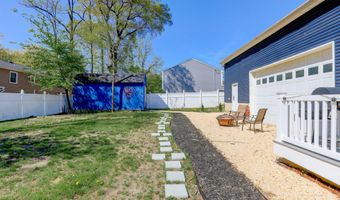 28 Duchess Ave, Middletown, NJ 07748