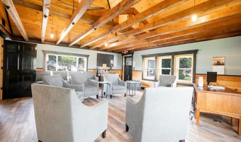 875 Hammond St, Bangor, ME 04401
