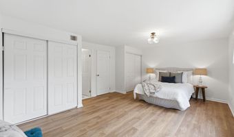 5603 INDEPENDENCE Cir, Alexandria, VA 22312