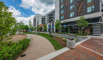 20305 SAVIN HILL Dr, Ashburn, VA 20147