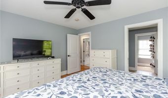50 Searle Ave, Cranston, RI 02920