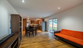 1057 4th St SE, Bandon, OR 97411