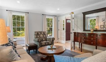 91 Woodridge Dr, North Kingstown, RI 02874