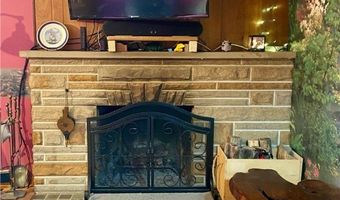 135 Ridgeland Dr, Amherst, OH 44001