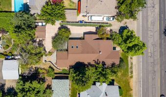 307 N Main St, Ashland, OR 97520