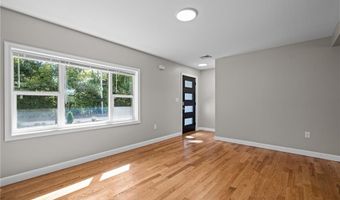 20 Maple Ct, Hopkinton, RI 02804