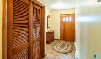 207 S 11th St, Beresford, SD 57004