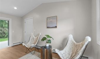 21 Hope Hill Ter, Cranston, RI 02921