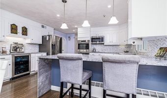 44 Heritage Dr, Warwick, RI 02818