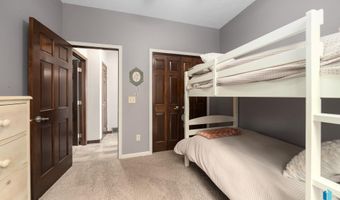 212 N Fairway Dr, Brandon, SD 57005