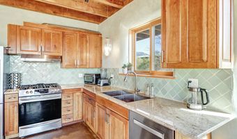34 Dos Carpinteros Rd, Arroyo Seco, NM 87514