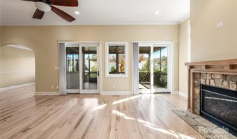 38 Chantilly Dr, Asheville, NC 28804