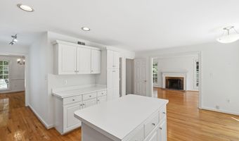2904 N 4TH St N, Arlington, VA 22201