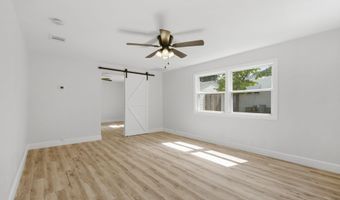 119 E Pearl St, Aurora, MO 65605