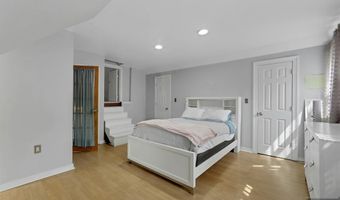 556 Sandra Pl, Teaneck, NJ 07666